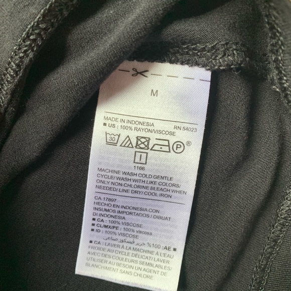 2 Old Navy Short Sleeve Tops - Picture 8 of 8